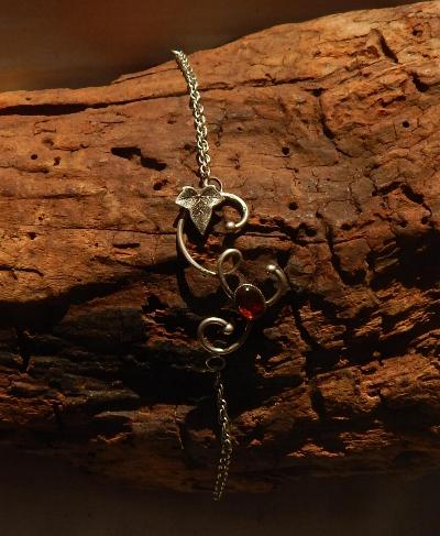 bracelet ambre et lierre sur chainette rosee elfique