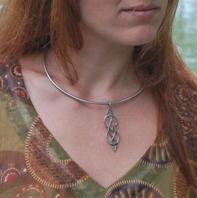 Collier rigide Un soir  Cadix